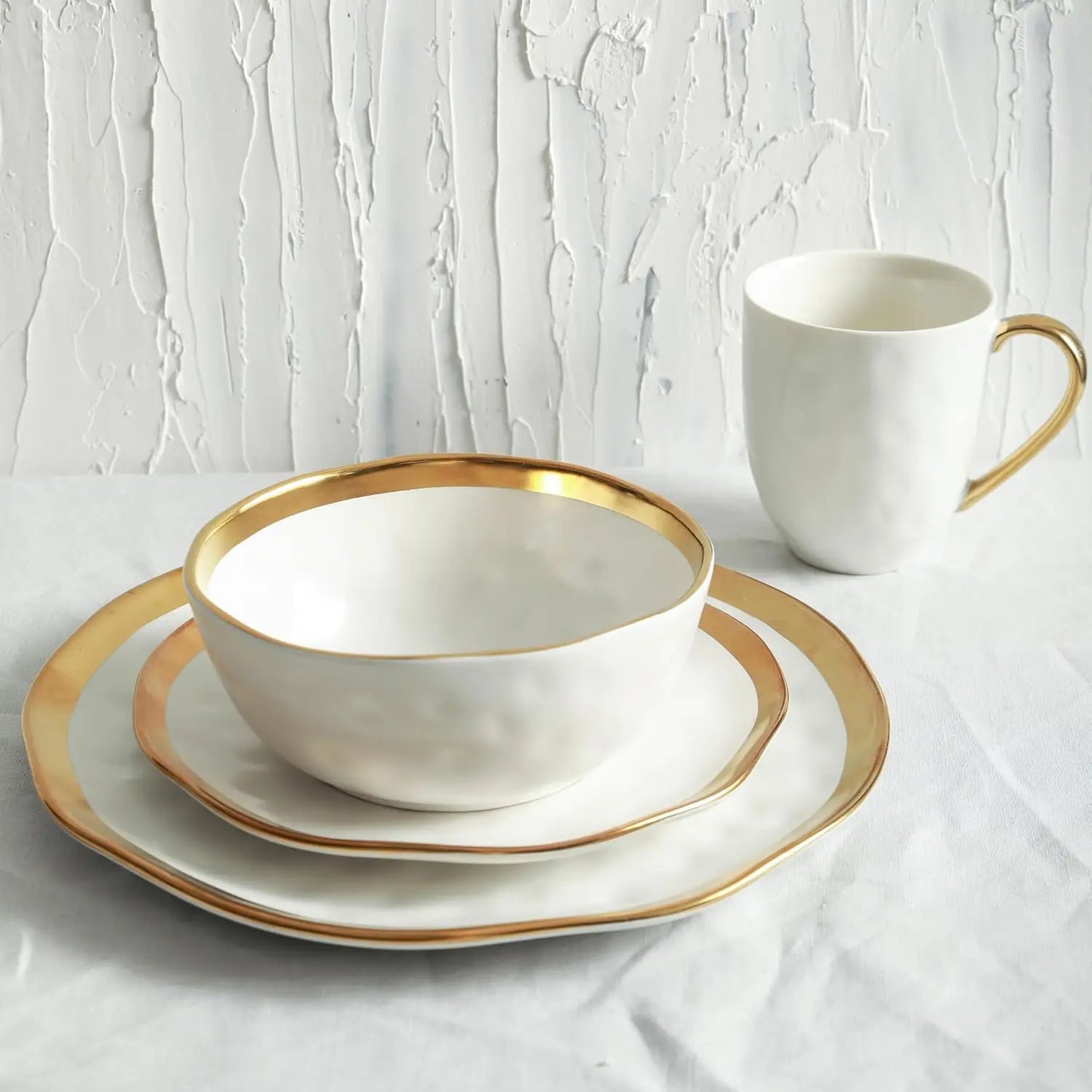 Opulent Gold Rimmed 16-Piece Dinner Set